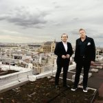 Federico J. González, Vice-Président exécutif de Radisson Hotel Group et Thierry Cahierre, Président de Redevco France sur les toits du futur Radisson Collection