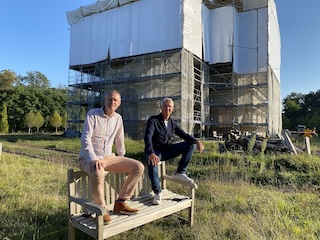 De gauche à droite, Emmanuel Basse, Benoît d’Halluin durant les travaux de rénovation
