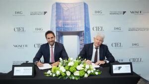 Haitham Mattar & Rob Burns, Signature ceremony @ credit IHG