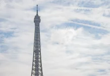 À Paris, la municipalité serre la vis contre les meublés touristiques