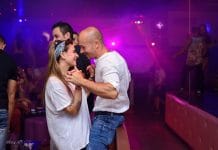Interdiction de danser dans les bars et restaurants de France jusqu’au 6 janvier