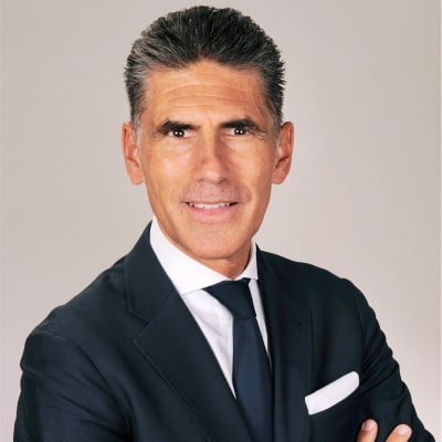 Timur Sentuerk @ credit linkedin