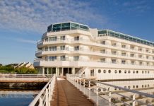 Arzon | Une histoire de pelouse municipale qui va coûter cher au Miramar La Cigale ***** !