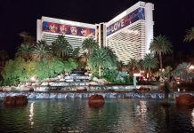 Rebranding, Las Vegas, USA | Adieu Mirage, bonjour Hard Rock Hotel & Guitar Hotel ! Mirage Hotel, Las Vegas @ credit depositphotos