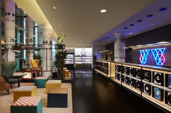 Avani Frankfurt City Hotel - Lobby View Sitting Area Reception Desk @ credit Avana Hotels & Resorts