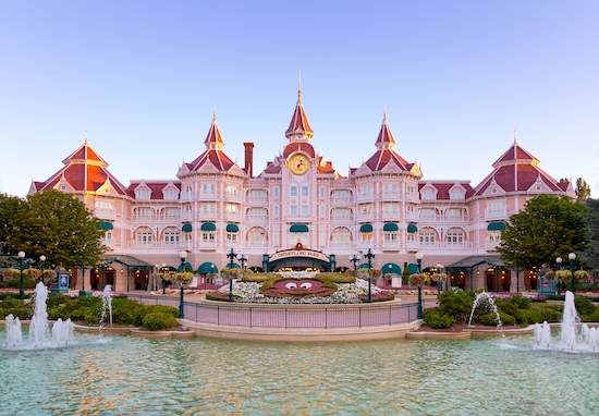 Disneyland Hotel @ credit Disneyland Paris