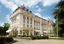 News | Le Grand Hôtel de Bordeaux, le Sheraton Roissy CDG et le Trianon Palace évitent la liquidation ! @ credit Trianon Palace Waldorf Astoria
