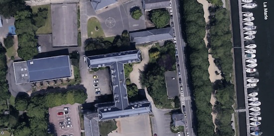L'ancienne école normale d'institutrices, bâtiment en H, vue satellitaire @ credit Google