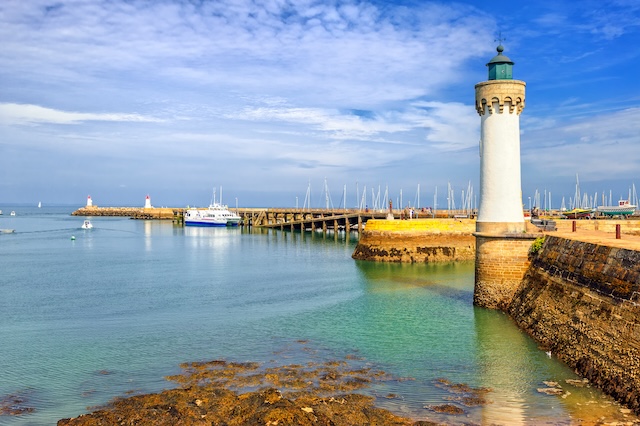 Lighthouse on atlantic coast of Quiberon, Morbihan, France @ credit Depositphotos