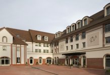 Rebranding, Ouverture | Le Castel Maintenon sous enseigne Handwritten (Accor) Façade avant du Castel Maintenon