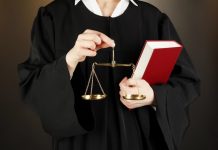 UMIH | 26 hôteliers assignent en justice la plateforme Airbnb pour concurrence déloyale Illustration justice @ credit Depositphotos