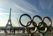France, Paris 2024 | Airbnb, des réservations en hausse de 400% Olympic games symbol on Trocadero place in front of the Eiffel tower @ credit Depositphotos