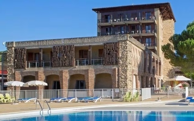 Le Castel Luberon @ credit Vacances Bleues