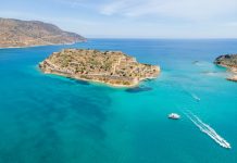 Ouverture, Grèce | Intercontinental se pose en Crète ! Mirabello Bay view by drone with Spinalonga island on Crete, Greece @ credit Depositphotos