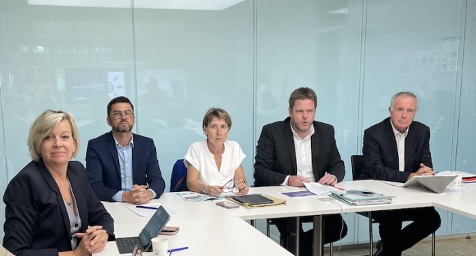 De gauche à droite, Odile Uhlrich Mallet, VP de l’Agence Régionale du Tourisme Grand Est Etienne Marasi, Président de la Commission de développement économique de la Région Grand Est Anne Sander, Présidente de la Commission Tourisme de la Région Grand Est Cédric Gouth, Vice-Président, délégué au Tourisme, de la Région Grand Est Henry Lemoine, Président de l’Agence Régionale du Tourisme Grand Est