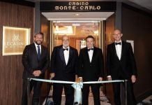Italie | À Venise, le premier Casino de Monte-Carlo « en mer » a été inauguré Stéphane Valeri, Président-Délégué de Monte-Carlo Société des Bains de Mer et Manfredi Lefebvre, Président Exécutif de A&K Travel Group Entourés de Bernie Leypold, Directeur Général des Opérations Crystal et Pascal Camia, Directeur du Développement International de Monte-Carlo Société des Bains de Mer