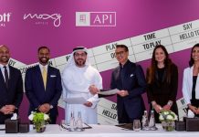 Ouverture été 2025, EAU | Marriott signe un accord avec API pour ouvrir un hôtel Moxy de 480 chambres à Dubaï Cérémonie de signature du Moxy Al Barsha Dubai