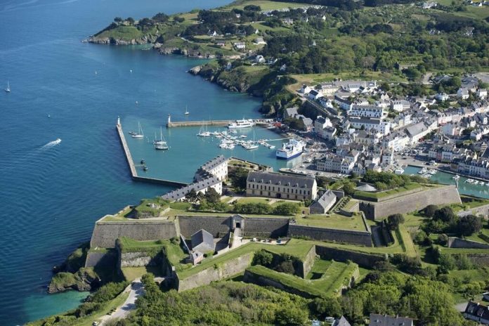 Accor Group @Accor · 22 janv. Accor confirme l’acquisition de la citadelle de Belle-Île-en-Mer, joyau dessiné par Vauban. Sébastien Bazin, Président-Directeur général de Accor, exprime une ambition claire : faire rayonner l’île tout en respectant son histoire et ses habitants. ⬇️ De saint-brieuc.maville.com@ credit Groupe Accor