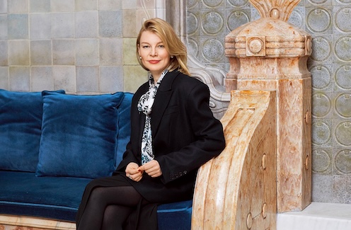 Julia Selyukova @ credit 4S