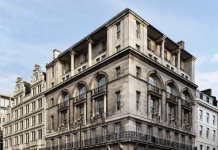 Ouverture fin 2026, deal au UK | Asok Kumar Hiranandani investit € 132 millions pour un premier hôtel à Londres 63 and 65 Piccadilly, June 2023, Mayfair, London@ credit Wikimedia Commons