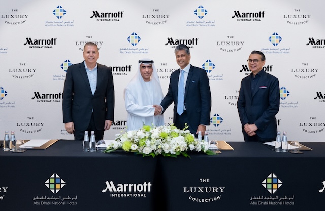 Signing ceremony for the luxury collection in Ras alKhaimah @ credit Marriott