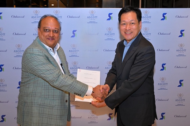 À droite, Kevin Goh, CEO of The Ascott Limited et Mr Bhavishya Gupta, Président de Sensation Infracon