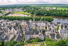 Transaction | Immovation s’offre un triplé gagnant à Chinon après Azay-le-Rideau ! Chinon @ credit Depositphotos