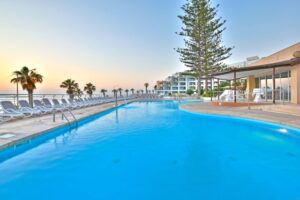 DoubleTree-by-Hilton-Malta-Infinity-Pool - Moyenne