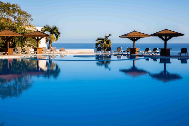 @ credit Exsel Créolia, piscine