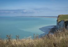 À méditer, Plein Air | Taxe de séjour : l’arroseur arrosé en baie de Somme ! Mers-Les-Bains, France - 09 15 2024: Panoramic view of the sea and the cliff edge on Somme coastal path