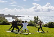🌍 MICE & Culture | Hyatt surfe sur la vague des expériences authentiques pour séduire les voyageurs d’affaires Yoga-at-Hotel-du-Palais-Biarritz-The-Unbound-Collection-by-Hyatt @ credit Hyatt