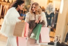 Perspective | Luxe en surchauffe : comment le mythe de la démocratisation a trahi son essence Luxury shooping in mall @ credit Depositphotos