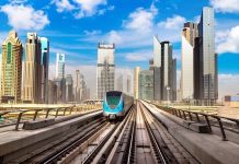 Tendance ‘Hotstats’ | Le Moyen-Orient propulse l’hôtellerie mondiale grâce à une forte hausse du TrevPAR* Dubai metro railway in a summer day in Dubai, United Arab Emirates @ credit Depositphotos