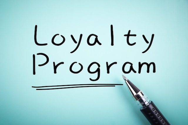 Text Loyalty Program with underline and a ball pen aside.
