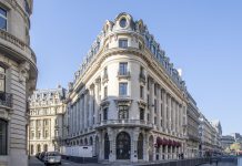 France | Radisson Hotel Group accélère sa croissance en France avec des signatures emblématiques à Paris, Roissy, Cannes et Bourges ! Hôtel Banke, Paris 9e_Wikipedia communs