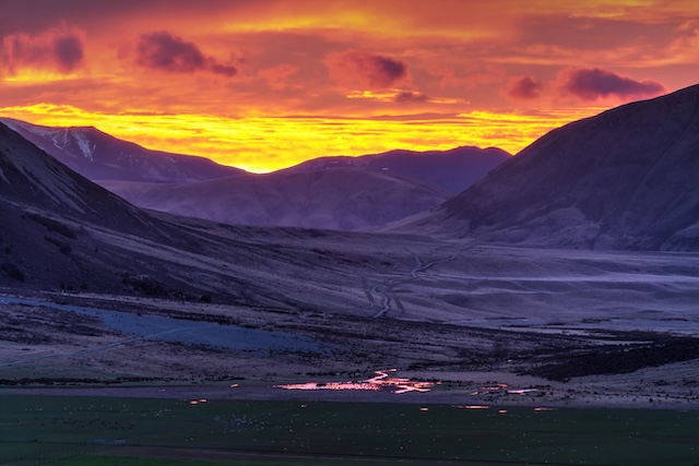 Lever de soleil ardent dans les Alpes du Sud, Nouvelle-Zélande @Depositphotos.com
