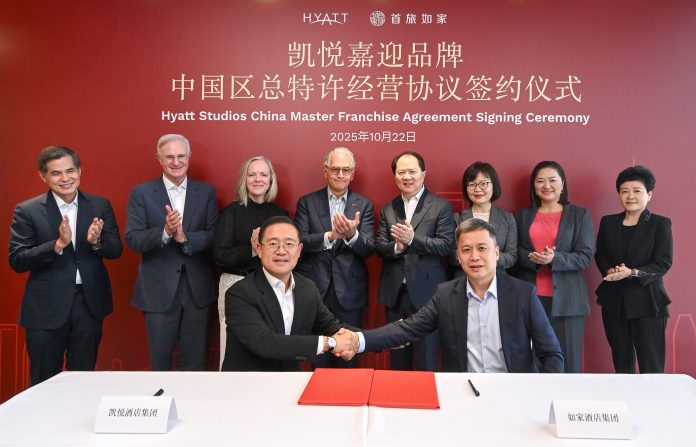 Cérémonie de signature Hyatt et Homeinns @ credit Hyatt