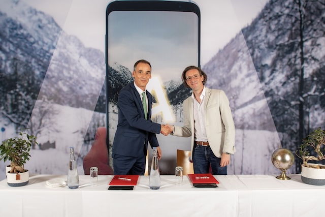 De gauche à droite - Florent Varanne, Head of Business Solutions Development chez Sommet Education et Christopher Meignier, Président de HCommunity Foundation