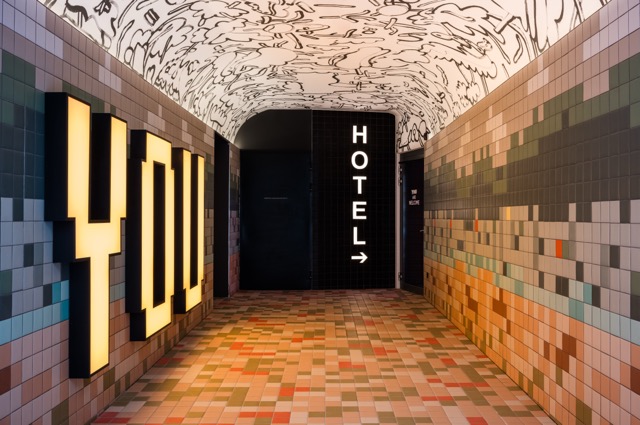 Entrée hôtel @ credits You Hotels