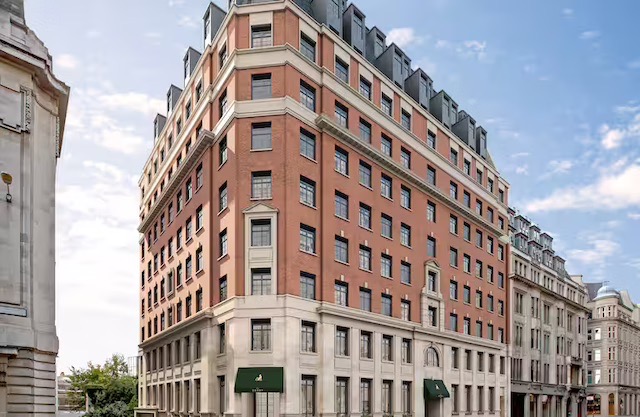 @ credit The Derby London City, Curio Collection by Hilton - Moyenne