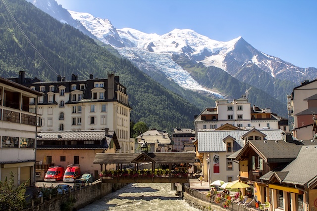 Chamonix avec le Mont-blanc @ credit Depositphotos.com