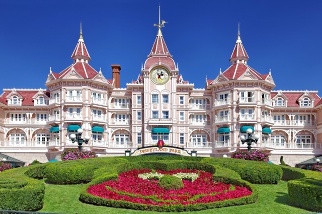 Image of the entrance in Disneyland Park from Paris.