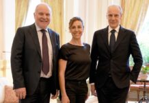 Com’ | Désormais Ambassadrice du Palace Merano, Deborah Compagnoni, légende du ski alpin, rejoint Zinedine Zidane Dr-Massimiliano-Mayrhofer-Deborah-Compagnoni-Stefano-Plotegher-©-Palace-Merano