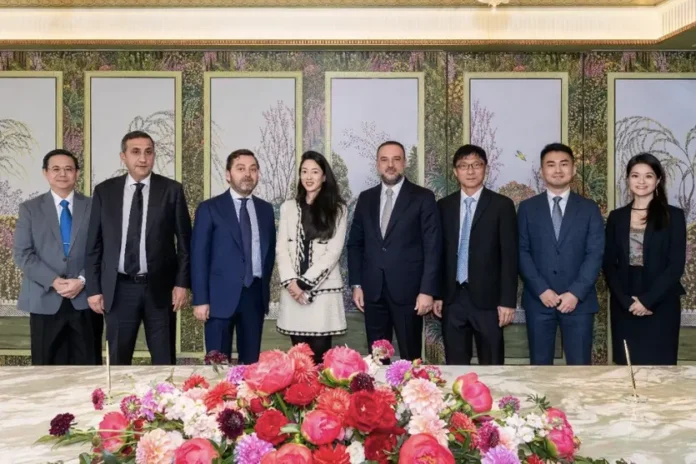 Cérémonie de signature à Island Shangri-La de Hong Kong@ credit Shangri-La