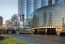 Monde | À Dubaï, Giorgio Armani s’associe à Symphony Global pour le développement mondial des Armani Hotels & Resorts Armani Hotel Dubai -Entrance