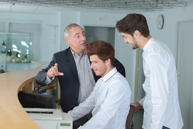 Apprentis en réception