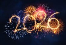Ouvertures Monde | 135 adresses remarquables pour 2026 : le secteur affiche une vitalité remarquable Sparkle firework on black background, happy new year 2026 concept.