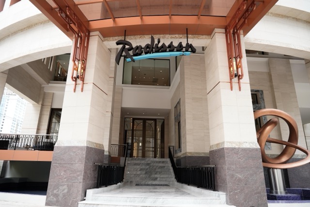 @ Radisson Hotel Chateau De Bangkok_Hotel Entrance