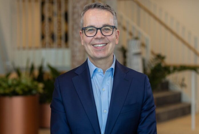 Robin Mack @ credit Tourism Australia