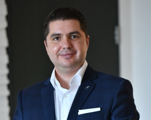 Milan-Jajcanin-as-Hotel-Manager-of-Avani-Barbarons-Seychelles